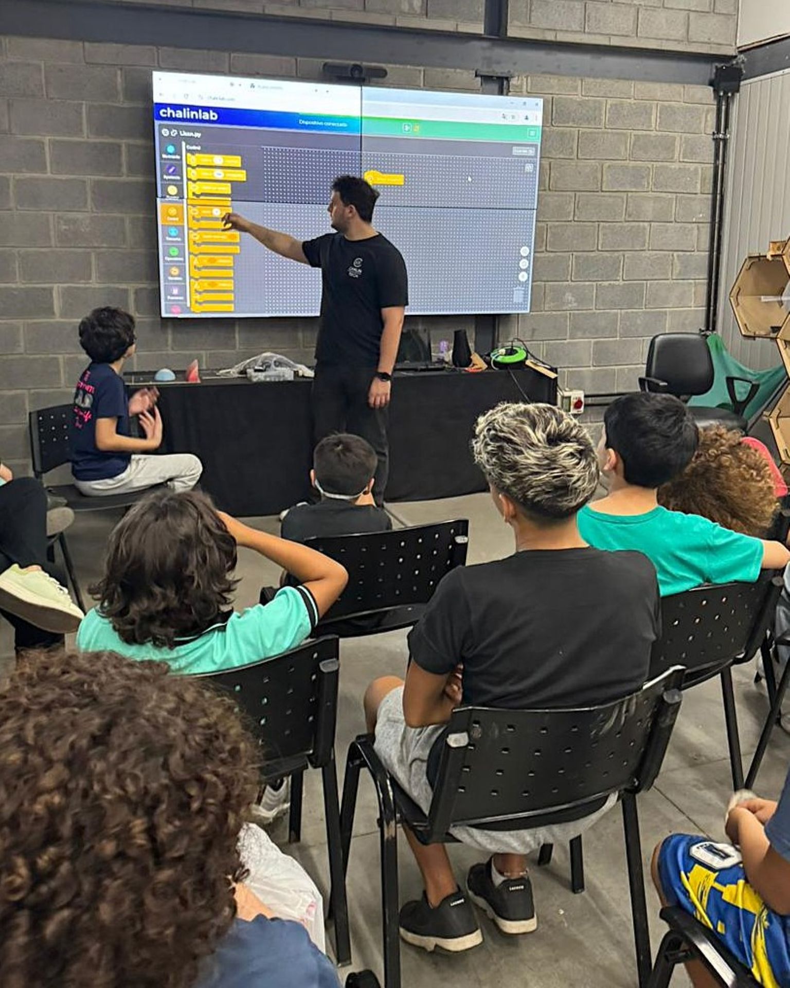 Imagen ilustrativa de academia de inventores